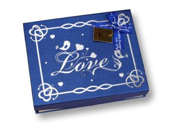 Bonbon doboz Love felirattal