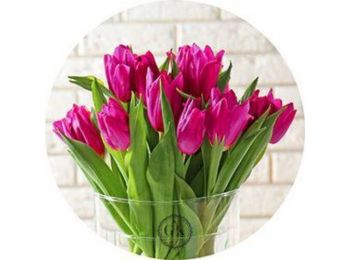 Tulipánok vázában tortaostya