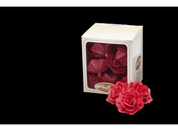 18 db közepes méretű piros ostyarózsa