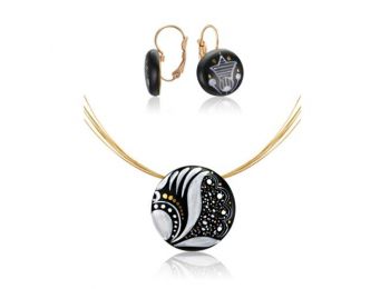 Fekete sárközi kis kerek medál franciakapcsos fülbevalóval