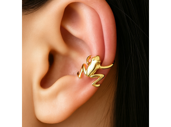 Fülön mászó béka fülbevaló