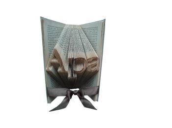 Egyedi kézzel készített könyvszobor, Apa