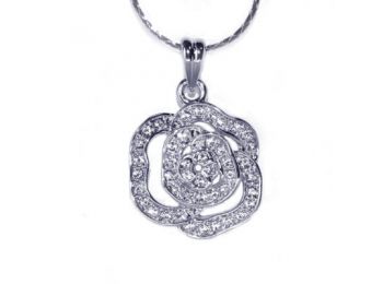 Swarovski kristályos nyaklánc csillogó rózsafej medállal ezüst szinű