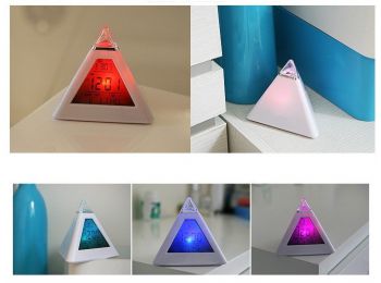 Színváltós piramis óra