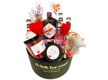 Valentin napi dekorral Hendricks Midsummer gin tonik szett k