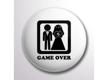 Game over lánybúcsús kitűző