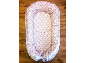 BabyLion Babafészek - Kifordítható - Fehér - Rózsaszín