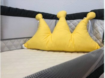 BabyLion Korona alakú párna - Sárga