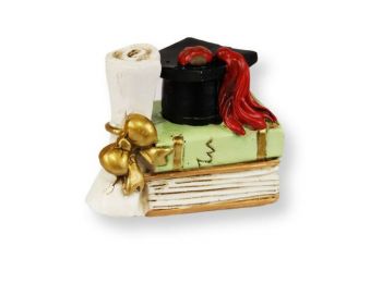 Könyv, kalap és oklevél ballagási tortadísz