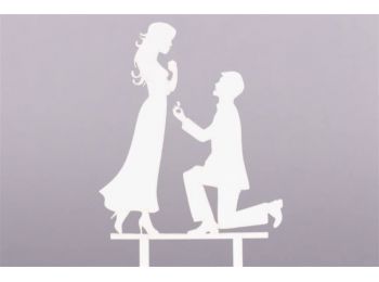 Fehér műanyag lánykérős esküvői tortadísz sziluett