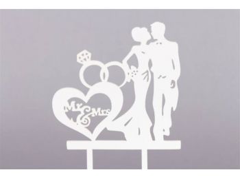 Fehér szives gyűrűs nászpár sziluett tortadísz