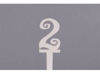 Fehér vidám 2-es szülinapi sziluett tortadísz