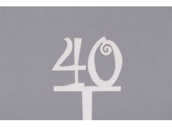 Fehér vidám 40-es szülinapi sziluett tortadísz