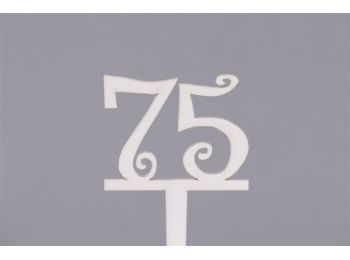 Fehér vidám 75-ös szülinapi sziluett tortadísz