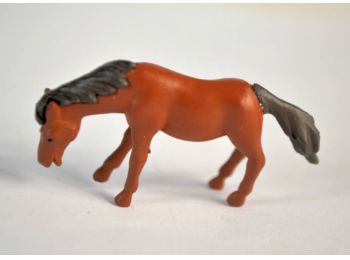 Mini barna ló műanyag tortadísz szülinapi tortára