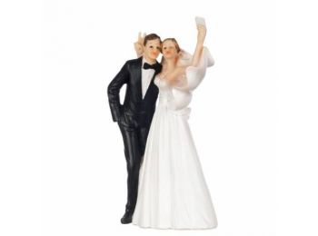 Szelfiző nászpár esküvői tortadísz