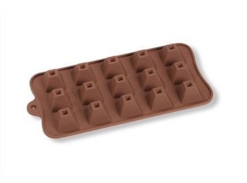 15 adagos piramis alakú szilikon bonbon forma