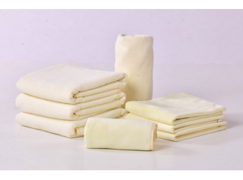 Fürdőlepedő 70×140 vanília szaténszegett Vixi